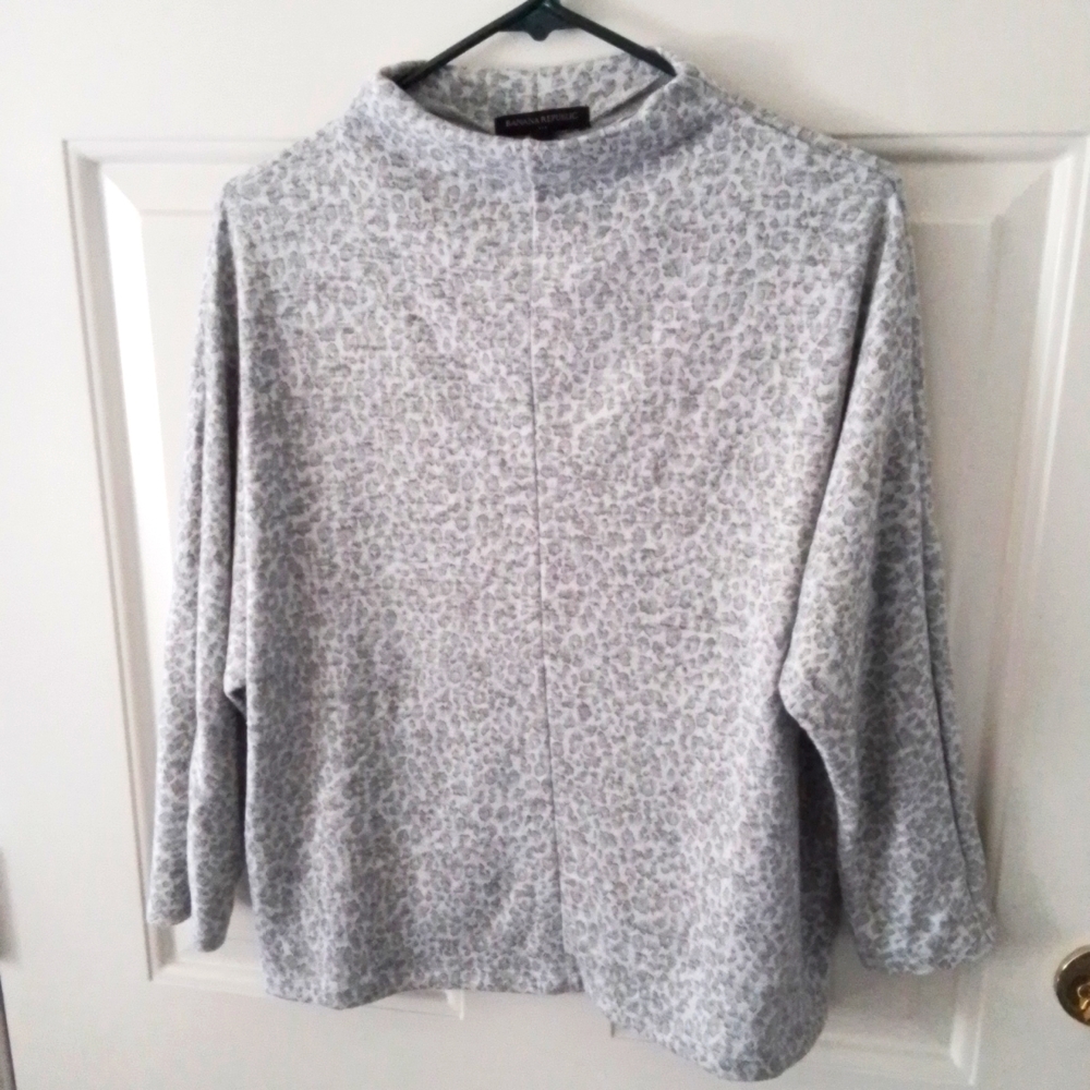 Banana Republic Factory Grey Mock Neck Leopard Print Sweater, Size Medium